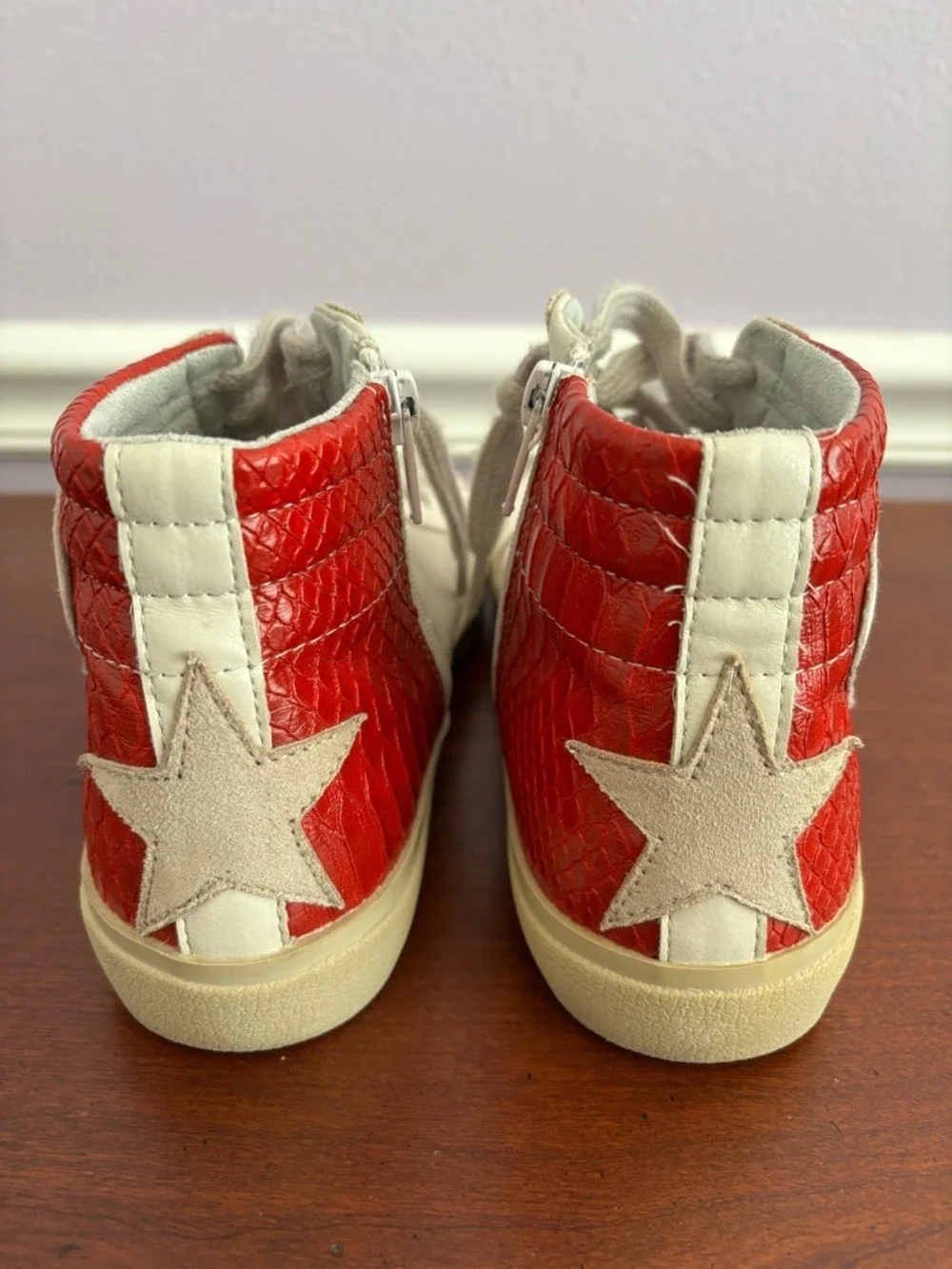 ShuShop Kids High-Top Sneakers Size 7 Red Star Distressed Style Gently Used Tren
